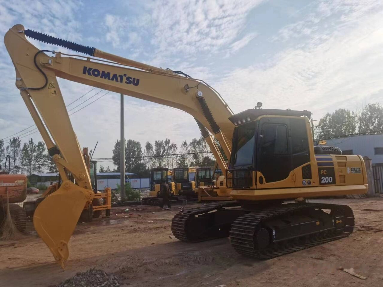 Komatsu PC200-8 - حفار زحاف: صورة 2 Komatsu PC200-8 - حفار زحاف: صورة 2