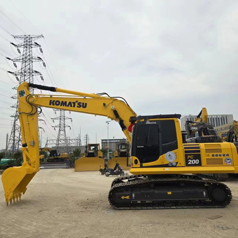 Komatsu PC200-8 - حفار زحاف: صورة 3 Komatsu PC200-8 - حفار زحاف: صورة 3