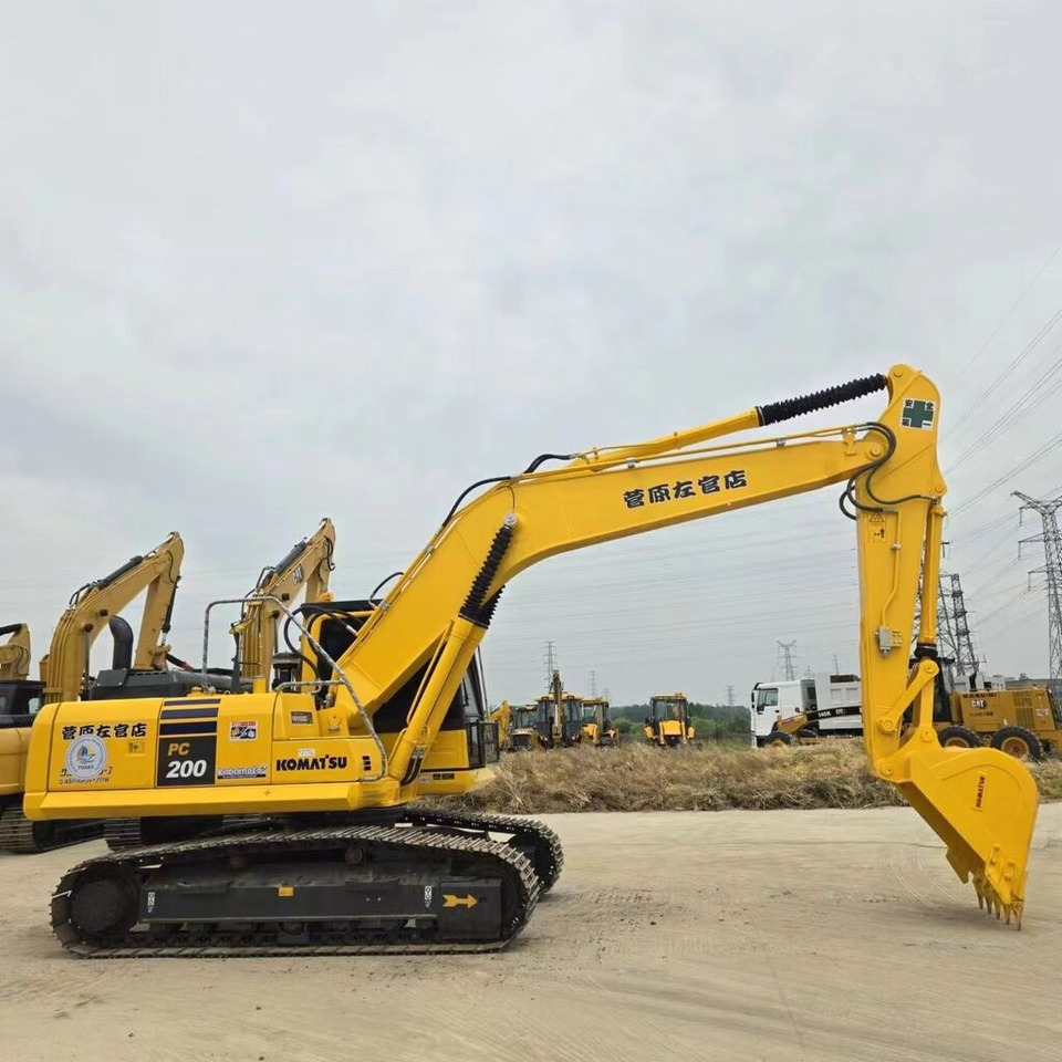 Komatsu PC200-8 - حفار زحاف: صورة 1 Komatsu PC200-8 - حفار زحاف: صورة 1