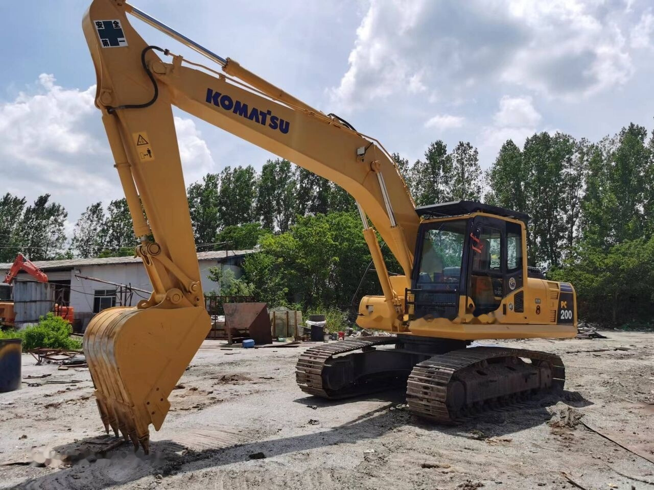 Komatsu PC200 - حفار زحاف: صورة 1 Komatsu PC200 - حفار زحاف: صورة 1