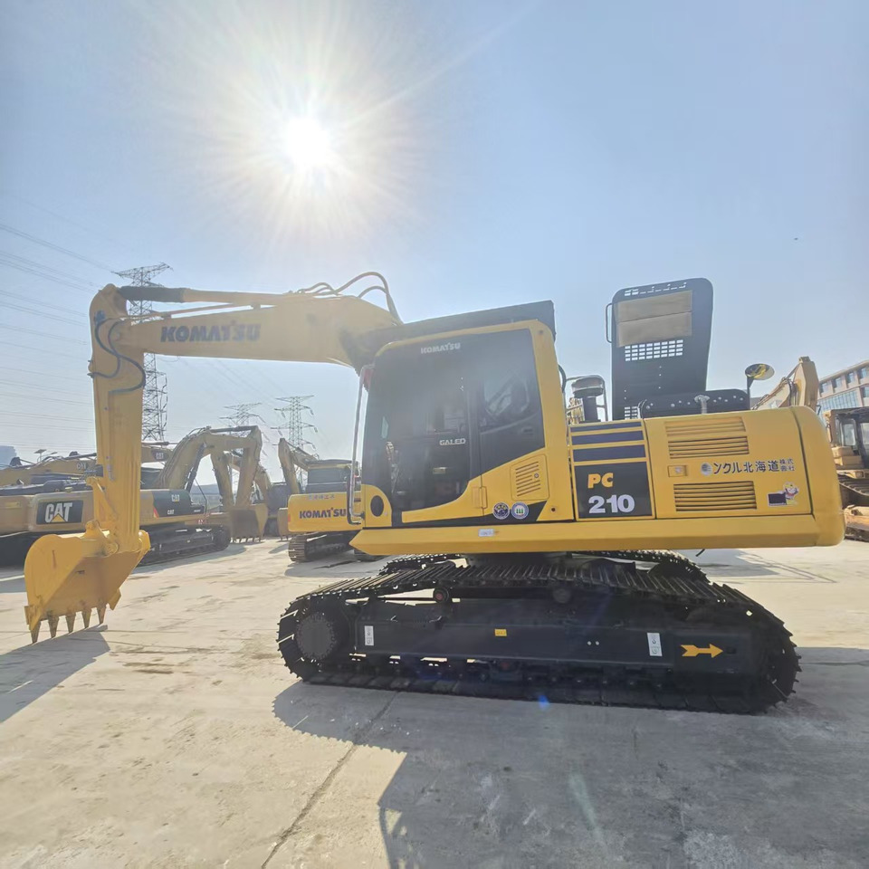 Komatsu PC210-8 - حفار زحاف: صورة 4 Komatsu PC210-8 - حفار زحاف: صورة 4
