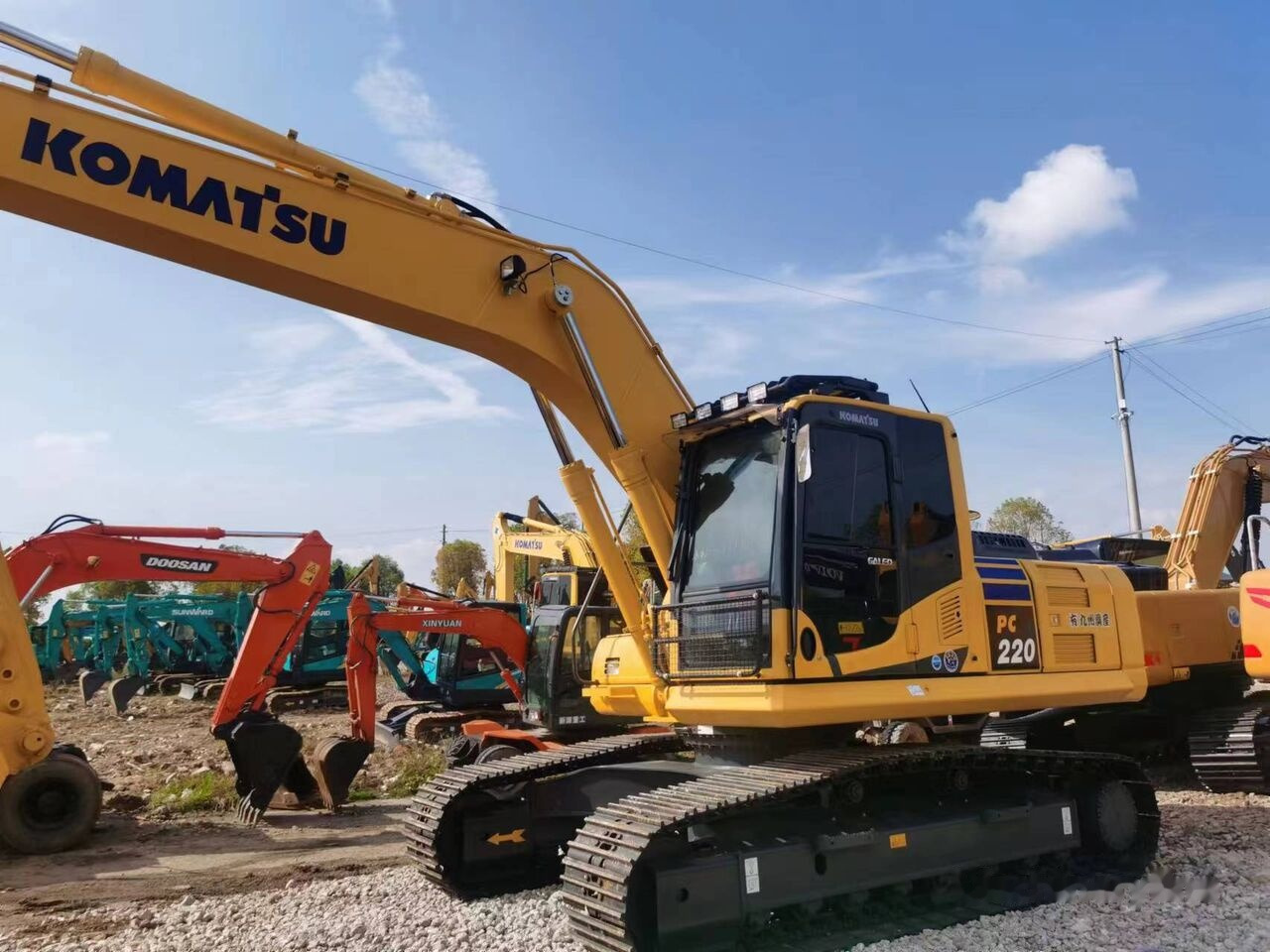 Komatsu PC220-8 MO - حفار زحاف: صورة 5 Komatsu PC220-8 MO - حفار زحاف: صورة 5