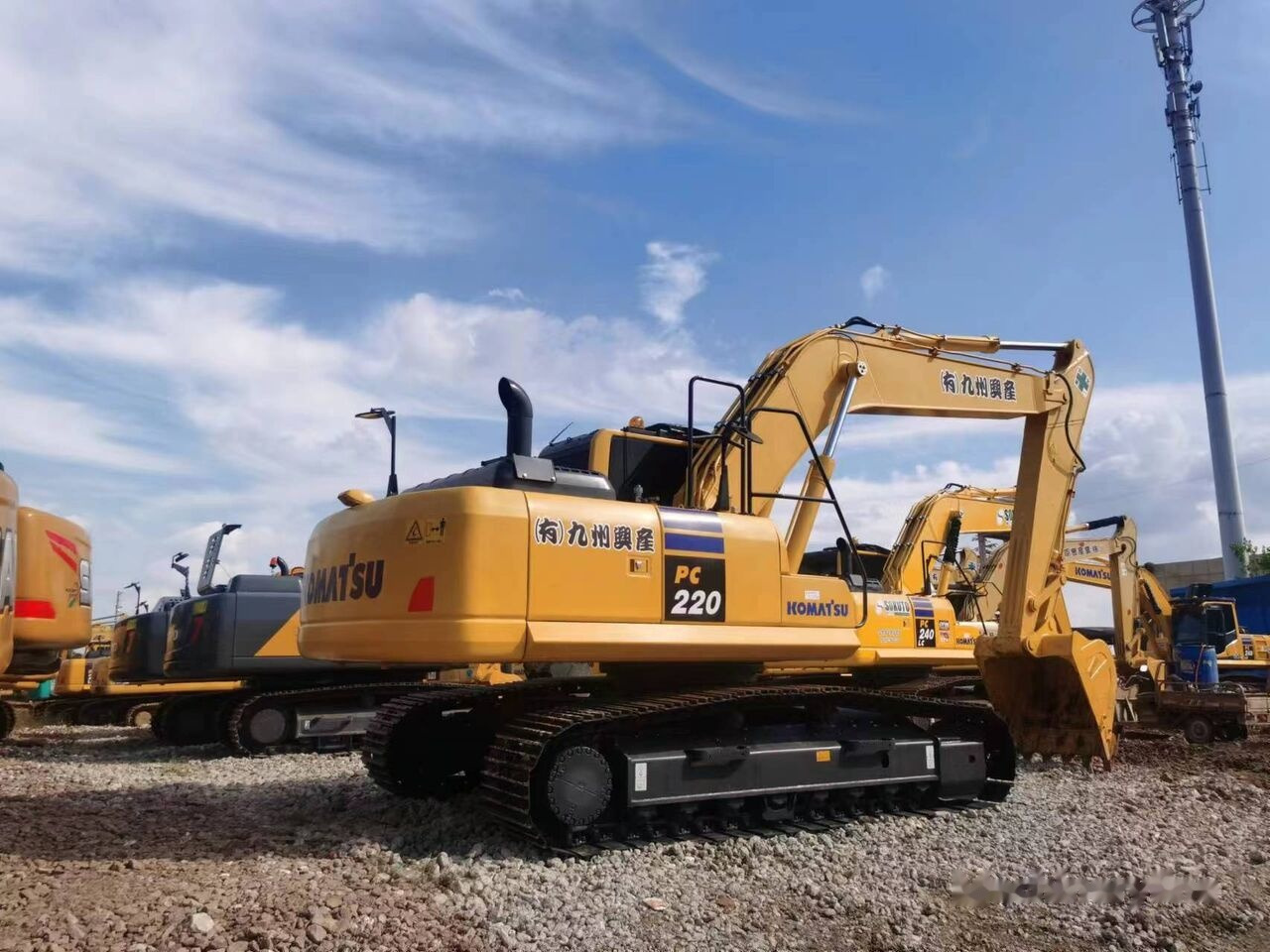 Komatsu PC220-8 MO - حفار زحاف: صورة 3 Komatsu PC220-8 MO - حفار زحاف: صورة 3