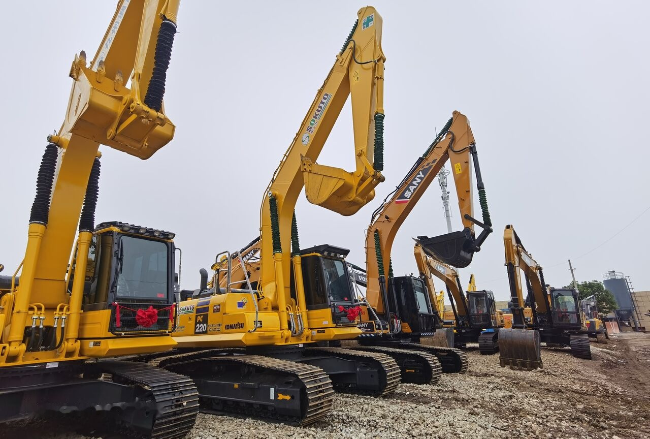 Komatsu PC220-8 - حفار زحاف: صورة 2 Komatsu PC220-8 - حفار زحاف: صورة 2