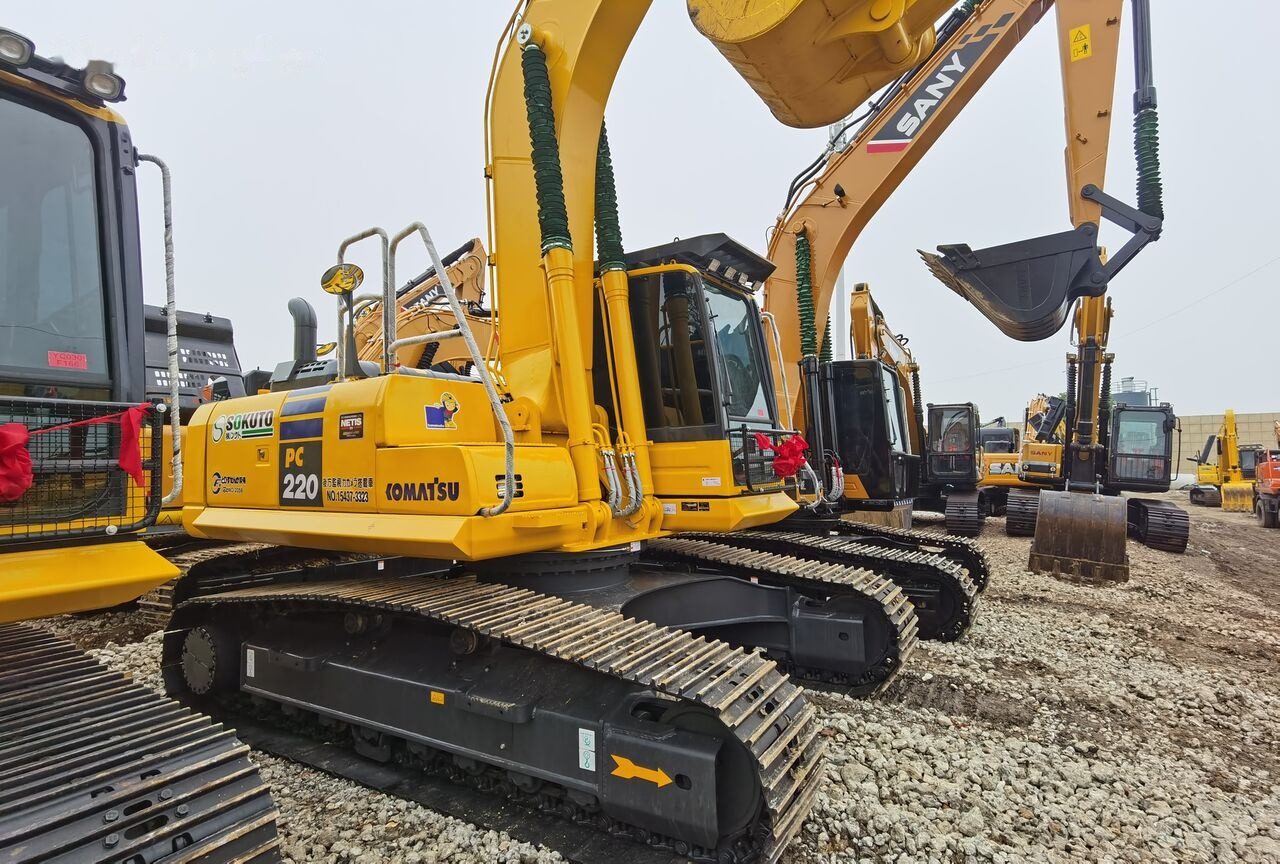 Komatsu PC220-8 - حفار زحاف: صورة 1 Komatsu PC220-8 - حفار زحاف: صورة 1