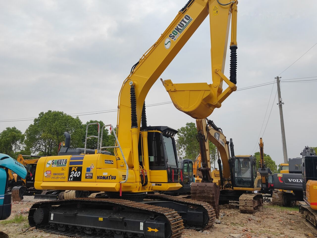 Komatsu PC240LC - حفار زحاف: صورة 1 Komatsu PC240LC - حفار زحاف: صورة 1