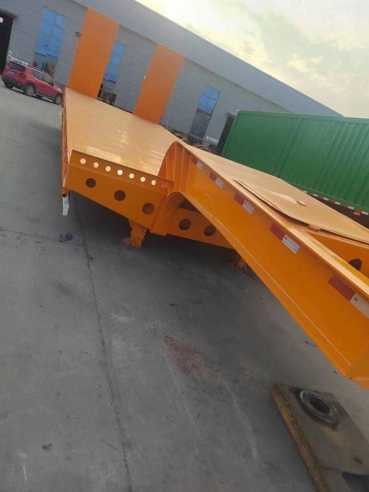 New low bed semi-tralier - عربة منخفضة مسطحة نصف مقطورة: صورة 2 New low bed semi-tralier - عربة منخفضة مسطحة نصف مقطورة: صورة 2
