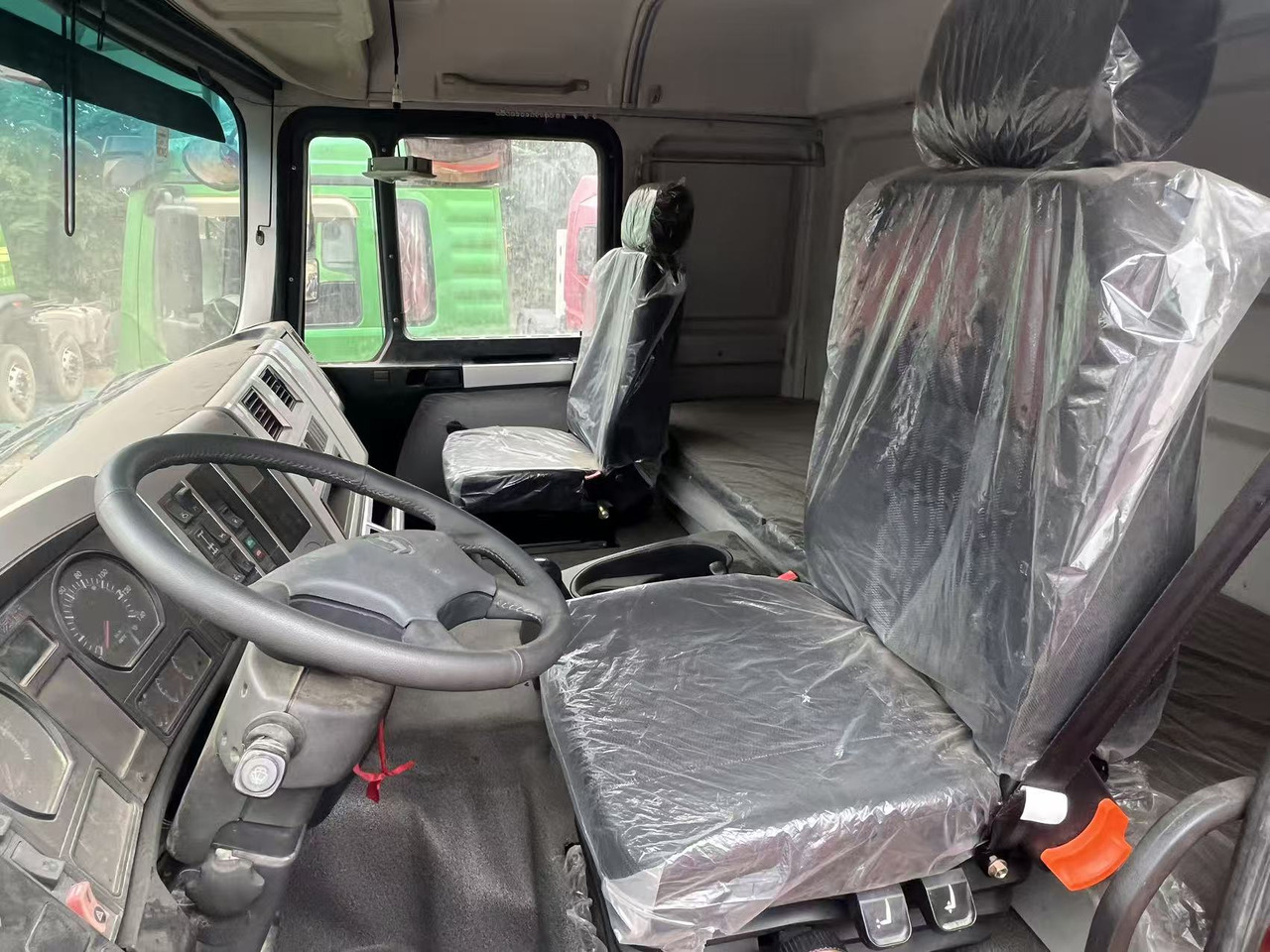 وحدة جر SHACMAN F3000 6x6 chassis: صورة 11