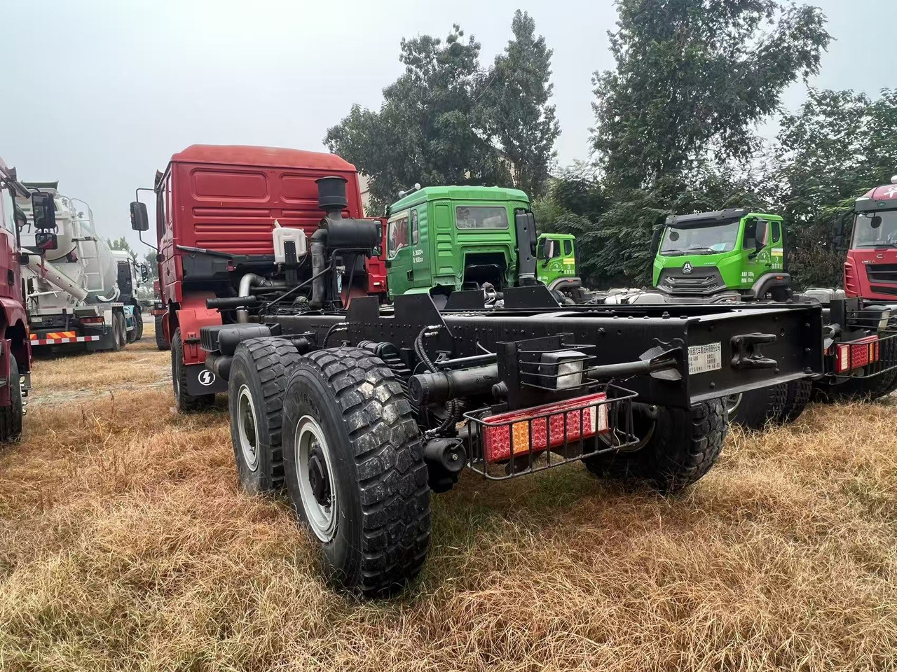 وحدة جر SHACMAN F3000 6x6 chassis: صورة 8