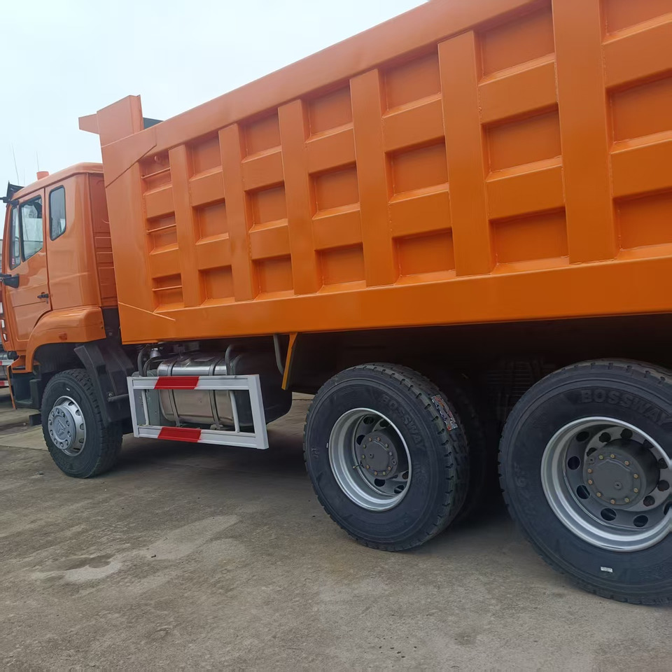 SINOTRUK HOHAN 6x4 - شاحنة قلاب: صورة 3 SINOTRUK HOHAN 6x4 - شاحنة قلاب: صورة 3