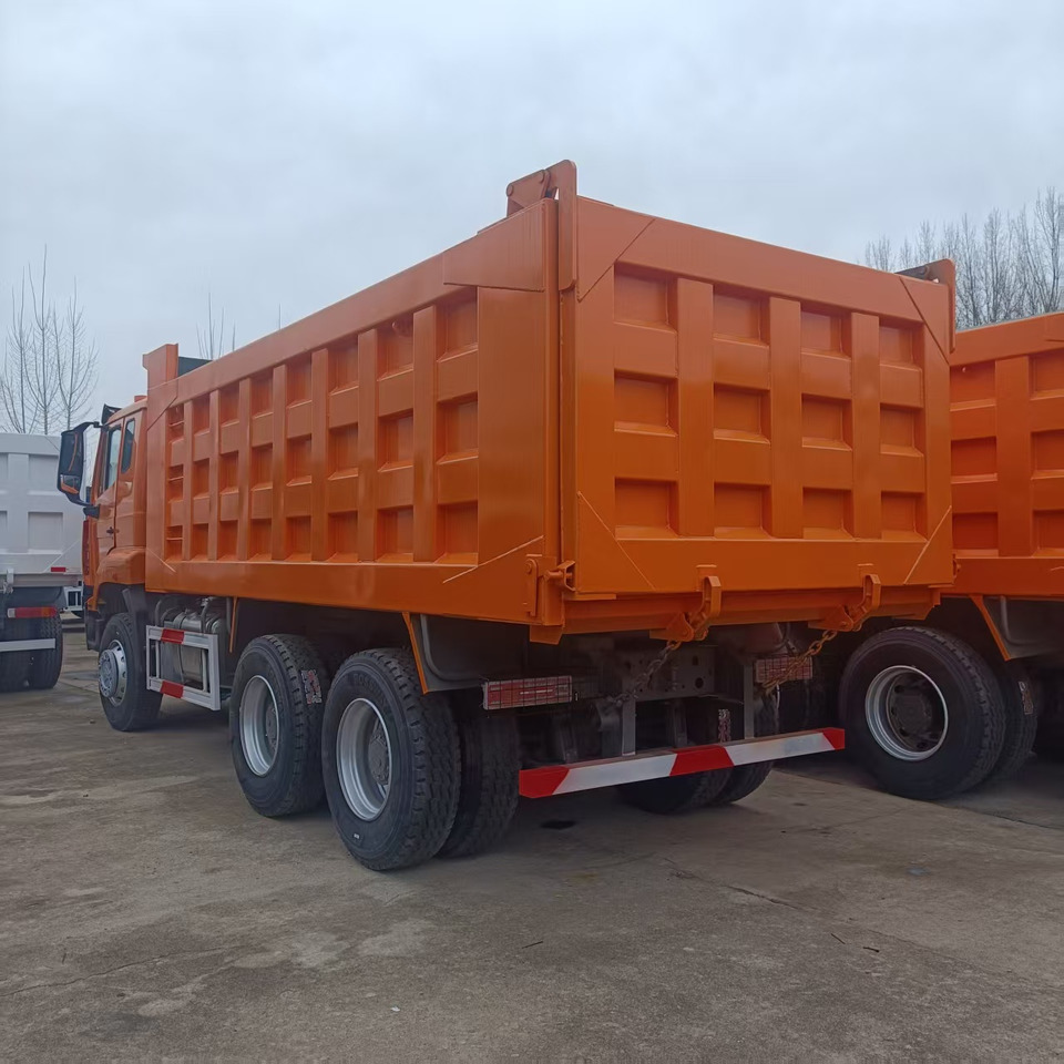 SINOTRUK HOHAN 6x4 - شاحنة قلاب: صورة 4 SINOTRUK HOHAN 6x4 - شاحنة قلاب: صورة 4