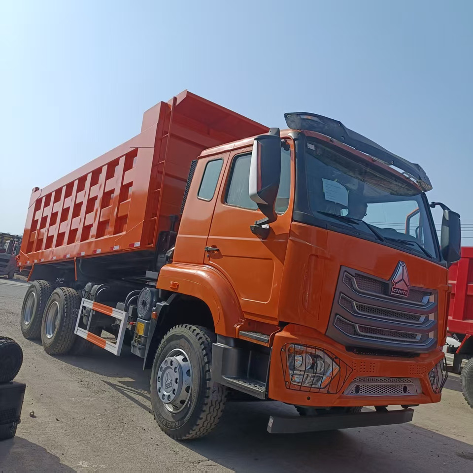 SINOTRUK HOHAN 6x4 - شاحنة قلاب: صورة 2 SINOTRUK HOHAN 6x4 - شاحنة قلاب: صورة 2