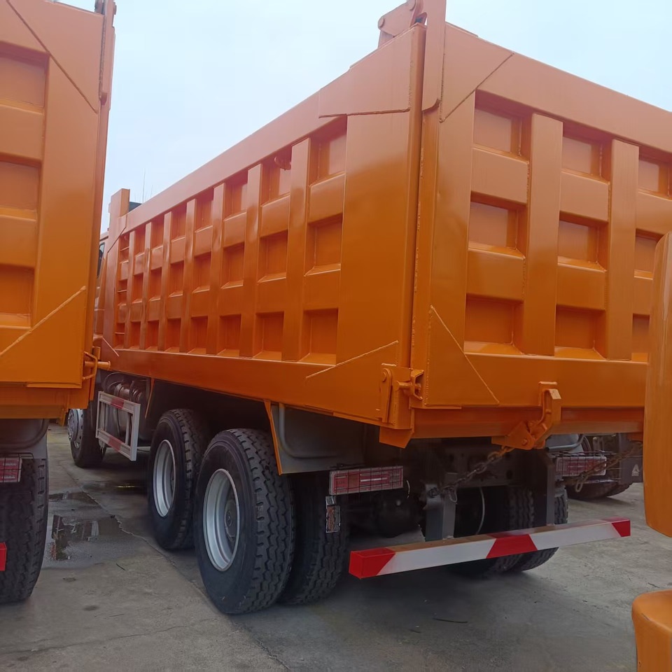 SINOTRUK HOHAN 6x4 - شاحنة قلاب: صورة 5 SINOTRUK HOHAN 6x4 - شاحنة قلاب: صورة 5
