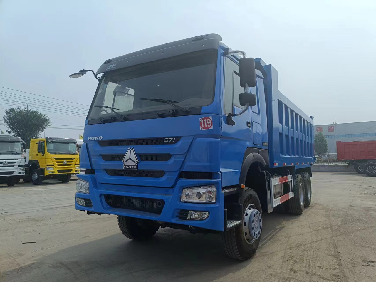 SINOTRUK HOWO 6x4 - شاحنة قلاب: صورة 1 SINOTRUK HOWO 6x4 - شاحنة قلاب: صورة 1