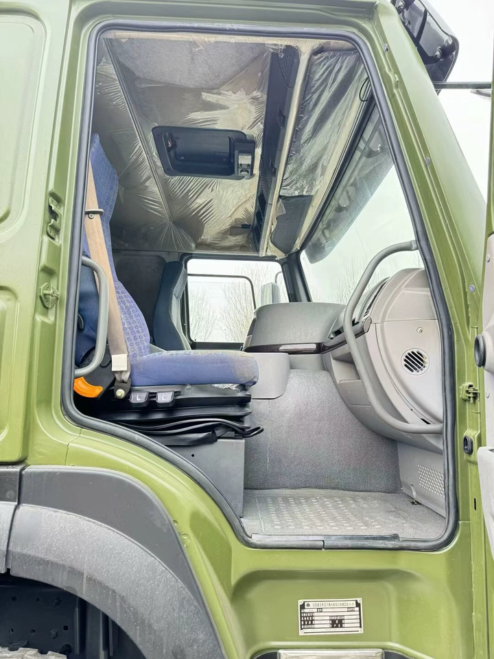 شاحنة قلاب SINOTRUK HOWO 6x4: صورة 9 شاحنة قلاب SINOTRUK HOWO 6x4: صورة 9