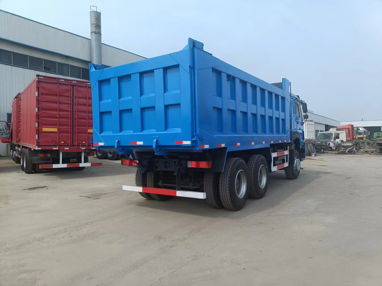 SINOTRUK HOWO 6x4 - شاحنة قلاب: صورة 4 SINOTRUK HOWO 6x4 - شاحنة قلاب: صورة 4