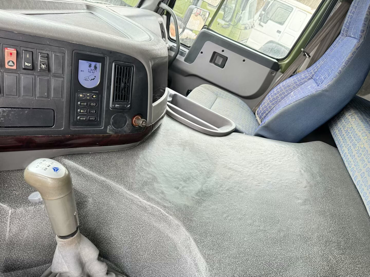 شاحنة قلاب SINOTRUK HOWO 6x4: صورة 10 شاحنة قلاب SINOTRUK HOWO 6x4: صورة 10