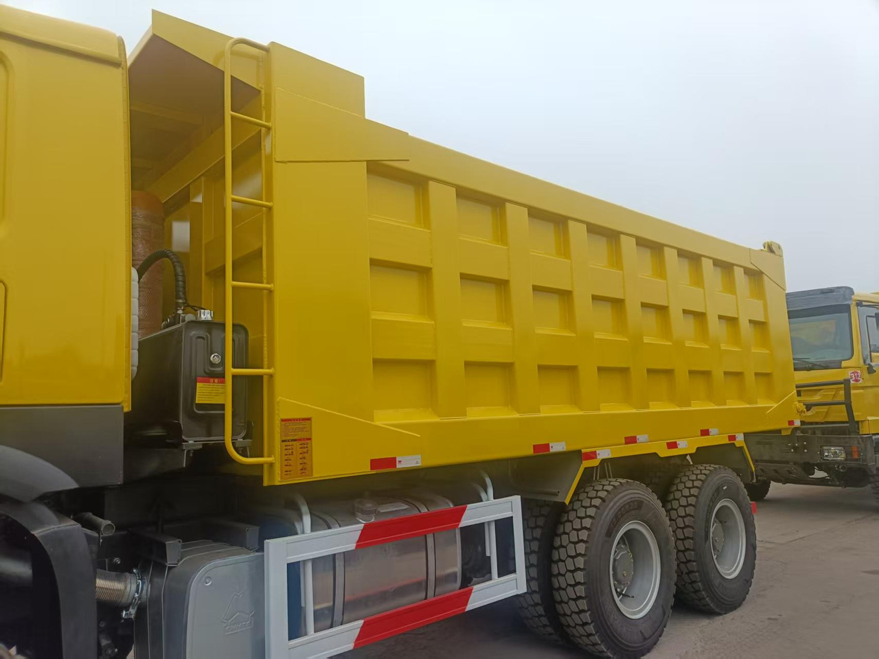 SINOTRUK HOWO 6x4 - شاحنة قلاب: صورة 5 SINOTRUK HOWO 6x4 - شاحنة قلاب: صورة 5