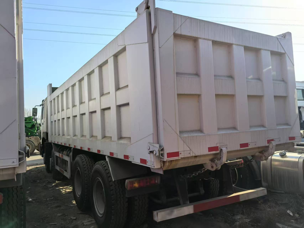 SINOTRUK HOWO 8x4 - شاحنة قلاب: صورة 3 SINOTRUK HOWO 8x4 - شاحنة قلاب: صورة 3