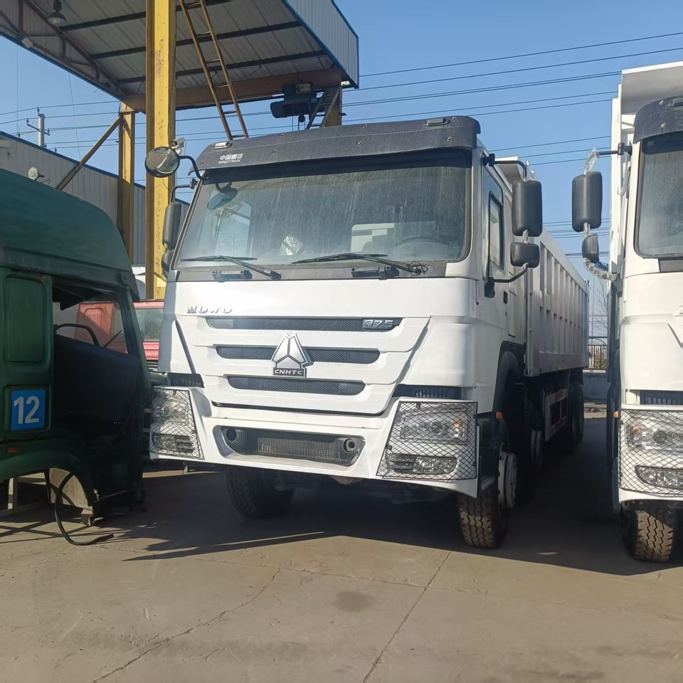 SINOTRUK HOWO 8x4 - شاحنة قلاب: صورة 2 SINOTRUK HOWO 8x4 - شاحنة قلاب: صورة 2