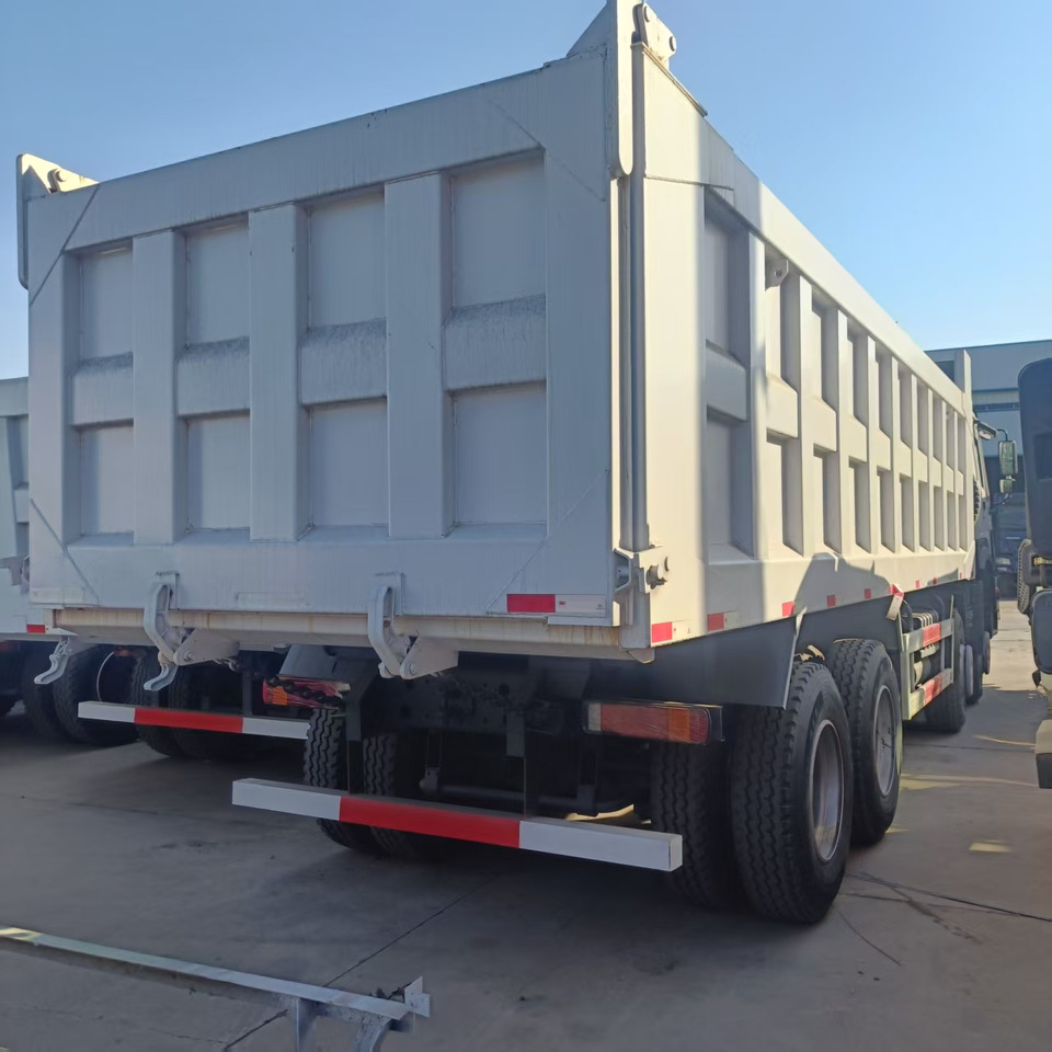 SINOTRUK HOWO 8x4 - شاحنة قلاب: صورة 3 SINOTRUK HOWO 8x4 - شاحنة قلاب: صورة 3