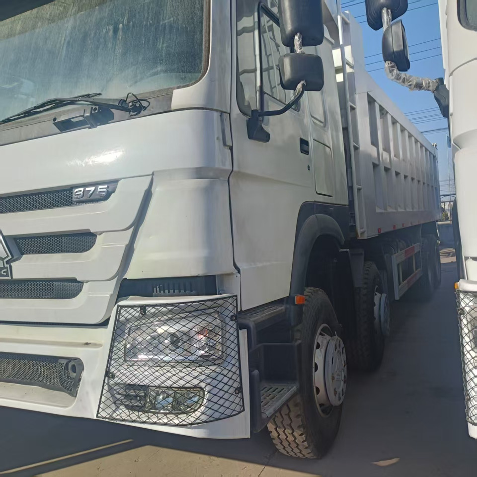 SINOTRUK HOWO 8x4 - شاحنة قلاب: صورة 4 SINOTRUK HOWO 8x4 - شاحنة قلاب: صورة 4