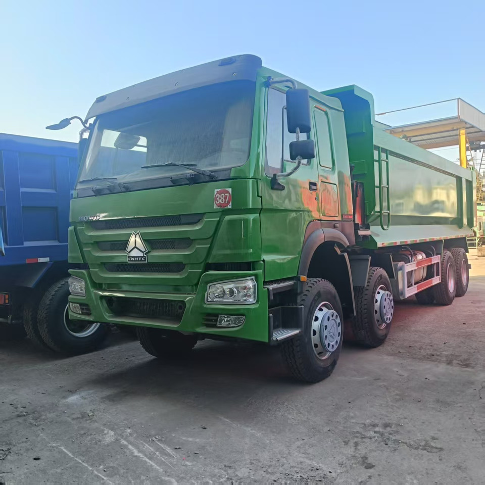SINOTRUK HOWO 8x4 - شاحنة مقفلة: صورة 1 SINOTRUK HOWO 8x4 - شاحنة مقفلة: صورة 1
