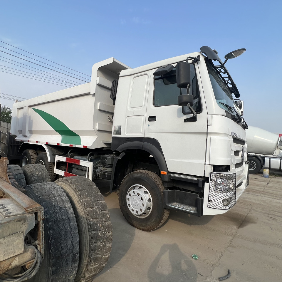 SINOTRUK HOWO - شاحنة مقفلة: صورة 2 SINOTRUK HOWO - شاحنة مقفلة: صورة 2