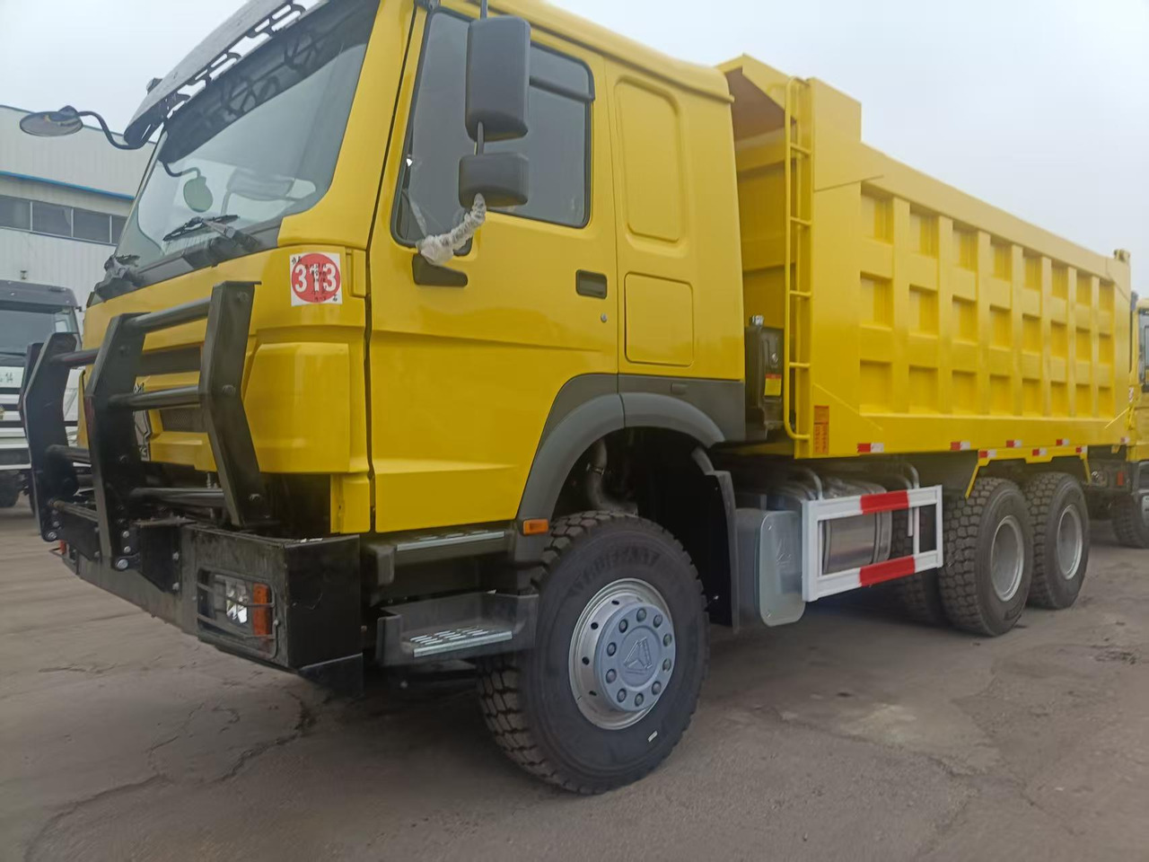 SINOTRUK HOWO - شاحنة قلاب: صورة 2 SINOTRUK HOWO - شاحنة قلاب: صورة 2