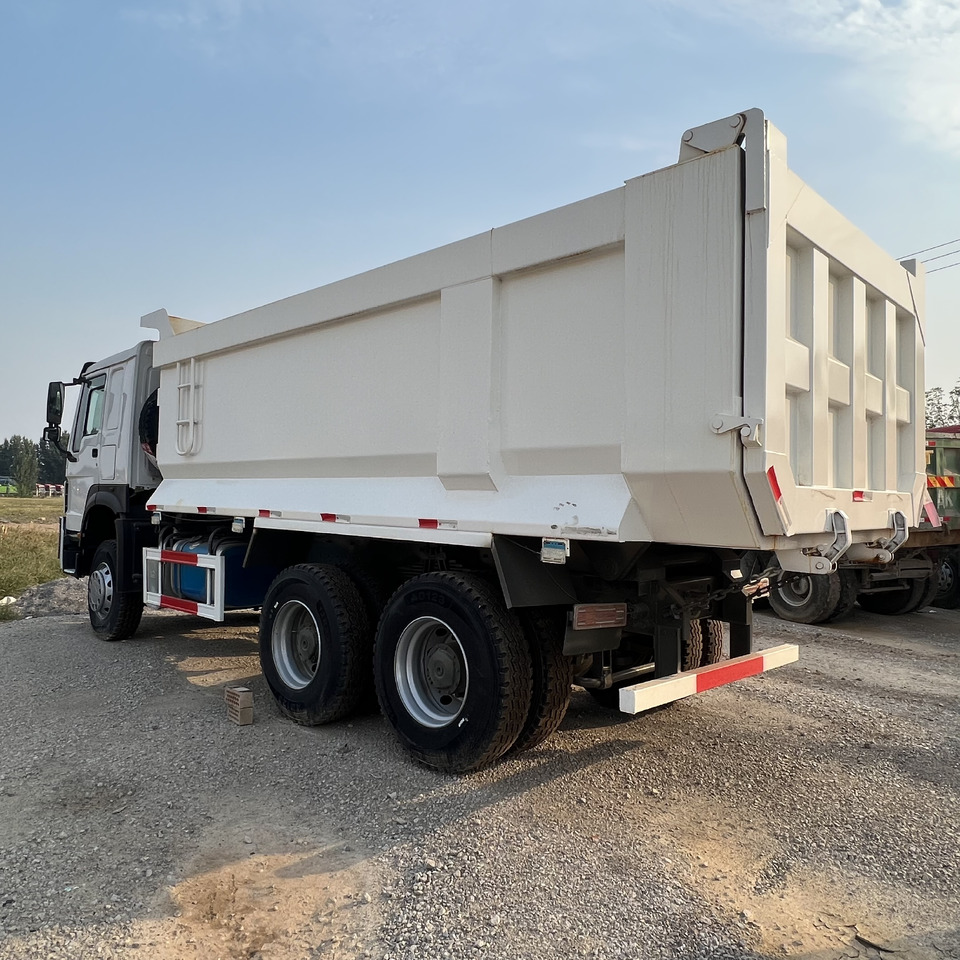 SINOTRUK HOWO - شاحنة مقفلة: صورة 1 SINOTRUK HOWO - شاحنة مقفلة: صورة 1