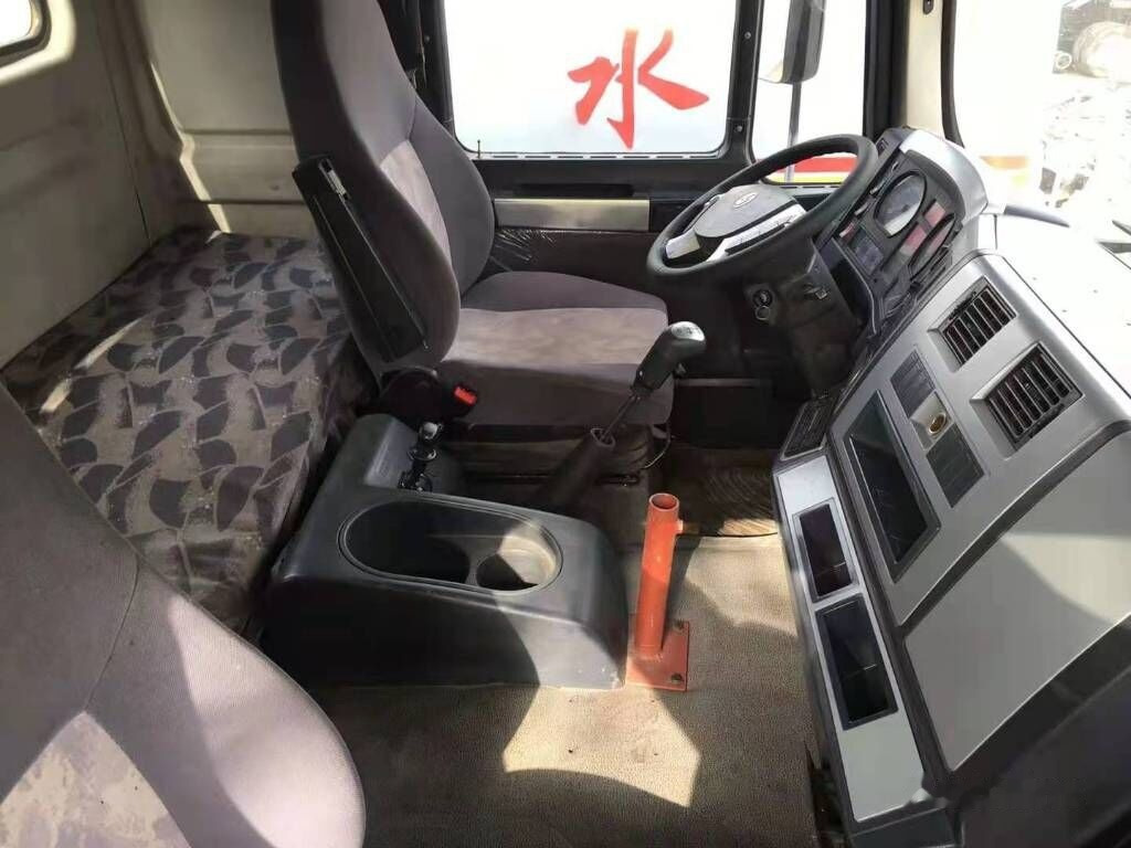 Shacman F3000 - شاحنة صهريج: صورة 1 Shacman F3000 - شاحنة صهريج: صورة 1