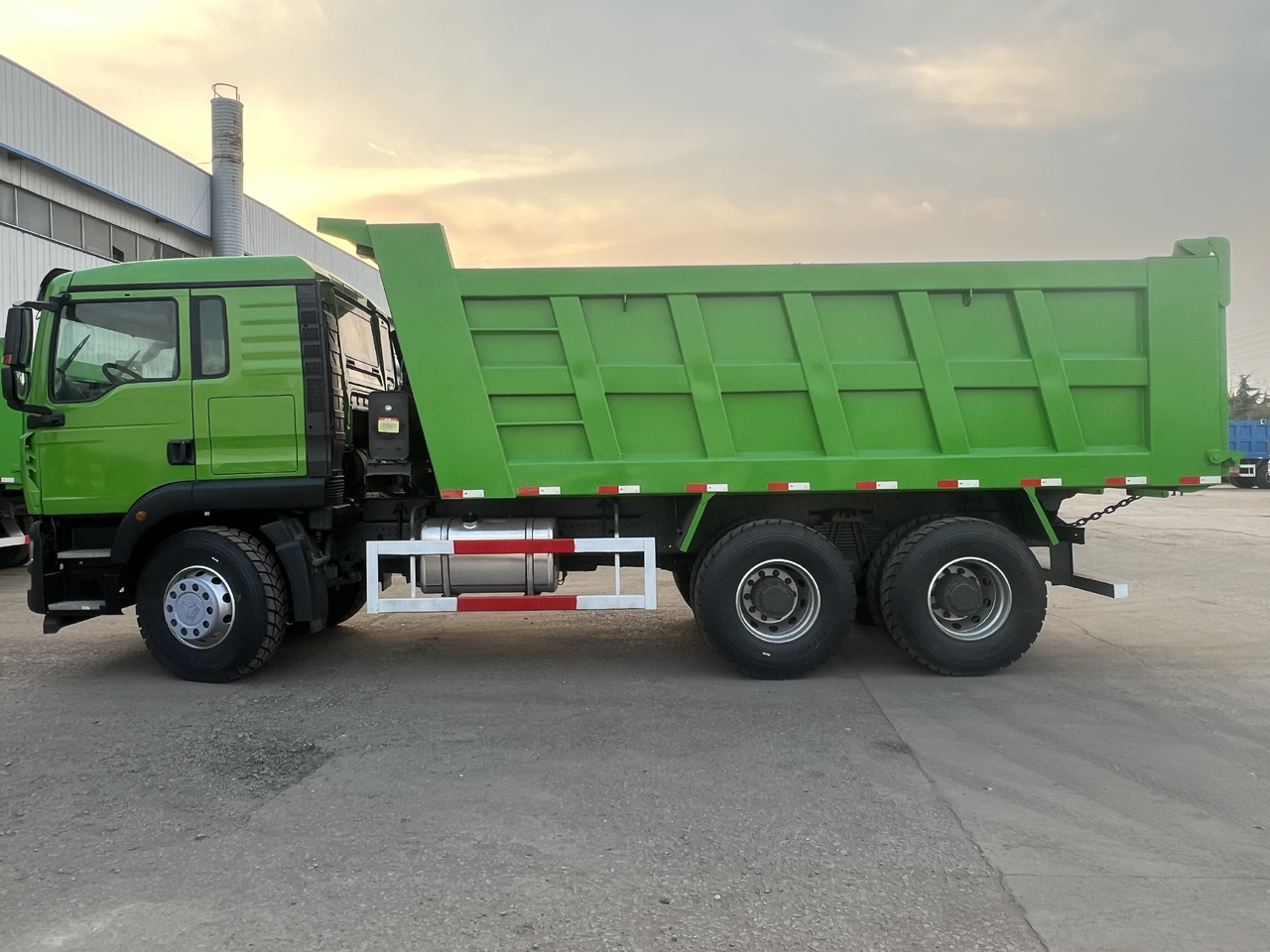 Sinotruk HOWO - شاحنة قلاب: صورة 2 Sinotruk HOWO - شاحنة قلاب: صورة 2