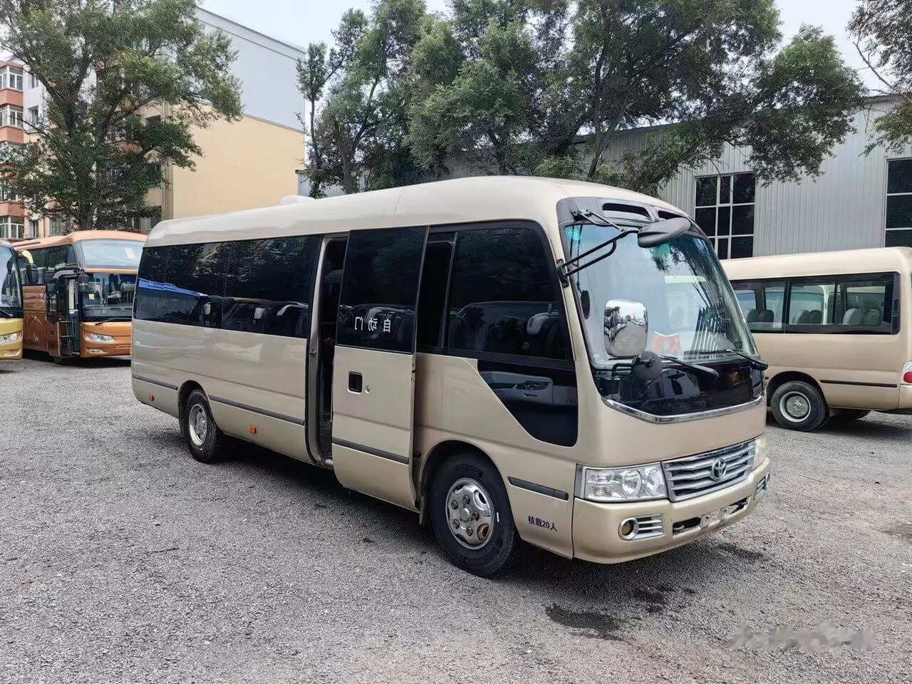 Toyota Coaster - مركبة كوتش: صورة 3 Toyota Coaster - مركبة كوتش: صورة 3