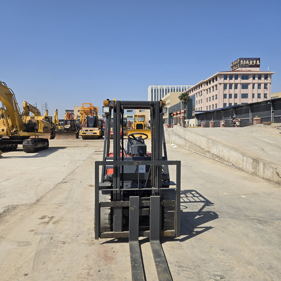 Toyota FD30 - رافعة شوكية ديزل: صورة 2 Toyota FD30 - رافعة شوكية ديزل: صورة 2