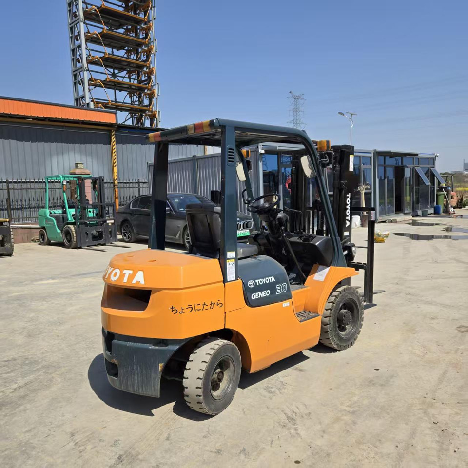 رافعة شوكية ديزل Toyota FD30: صورة 6