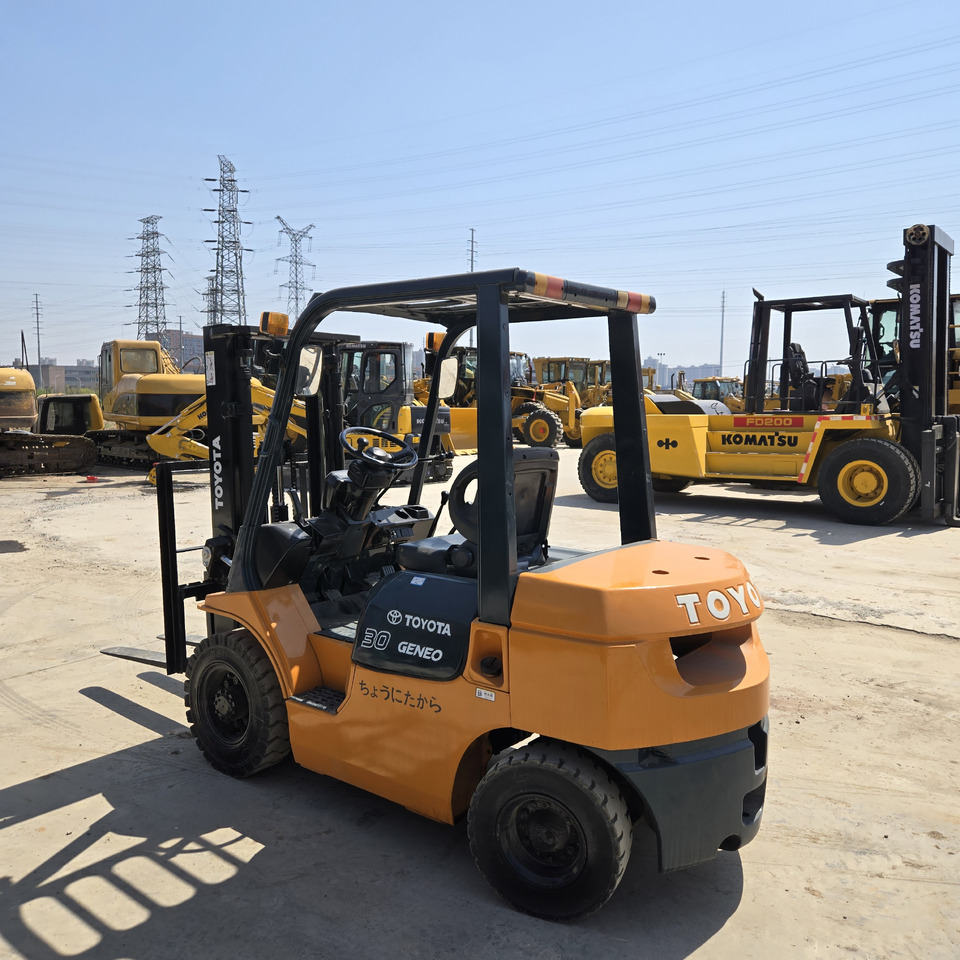 Toyota FD30 - رافعة شوكية ديزل: صورة 2 Toyota FD30 - رافعة شوكية ديزل: صورة 2