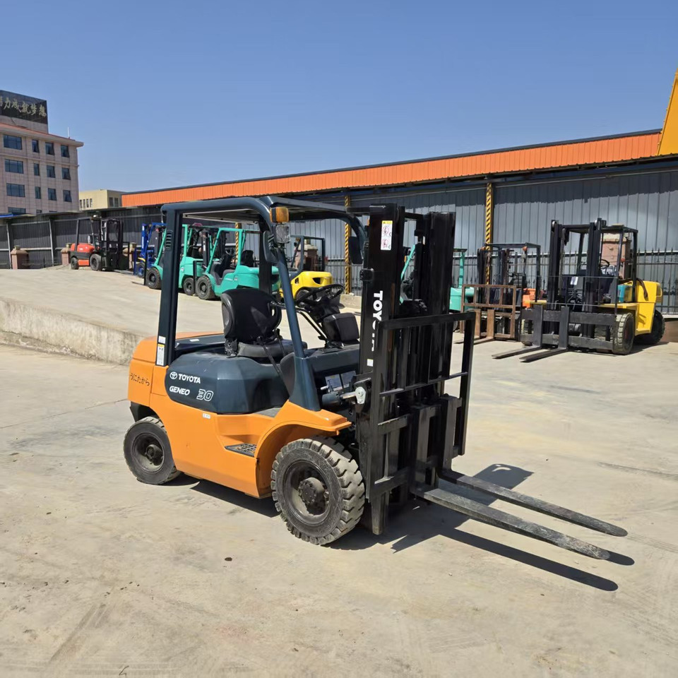 رافعة شوكية ديزل Toyota FD30: صورة 7