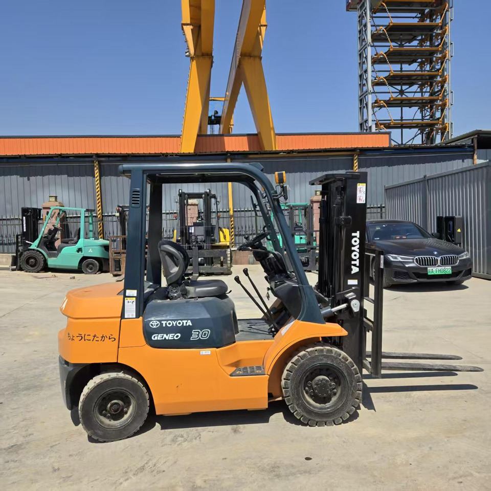 Toyota FD30 - رافعة شوكية ديزل: صورة 1 Toyota FD30 - رافعة شوكية ديزل: صورة 1