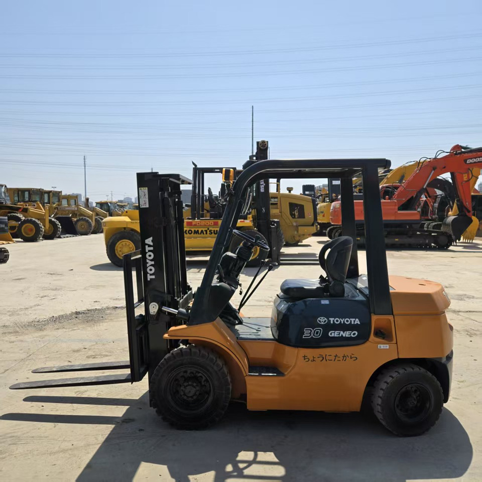 Toyota FD30 - رافعة شوكية ديزل: صورة 3 Toyota FD30 - رافعة شوكية ديزل: صورة 3