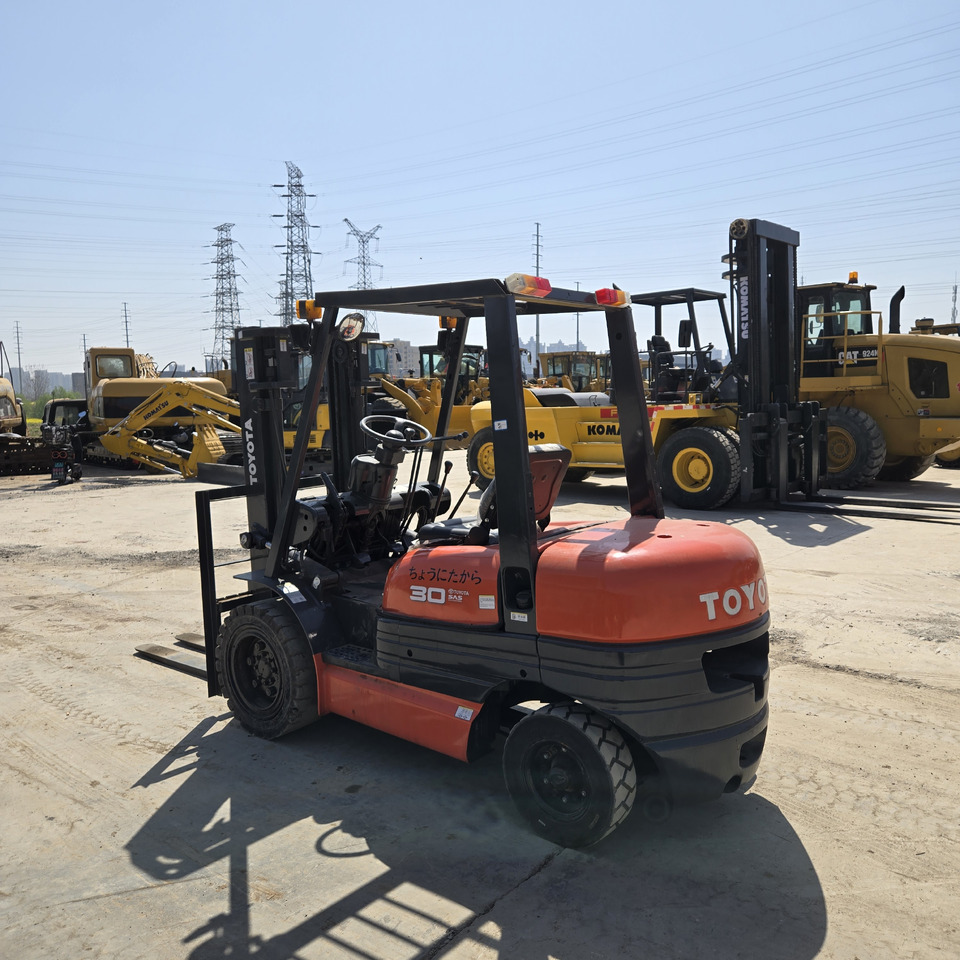 Toyota FD30 - رافعة شوكية ديزل: صورة 5 Toyota FD30 - رافعة شوكية ديزل: صورة 5