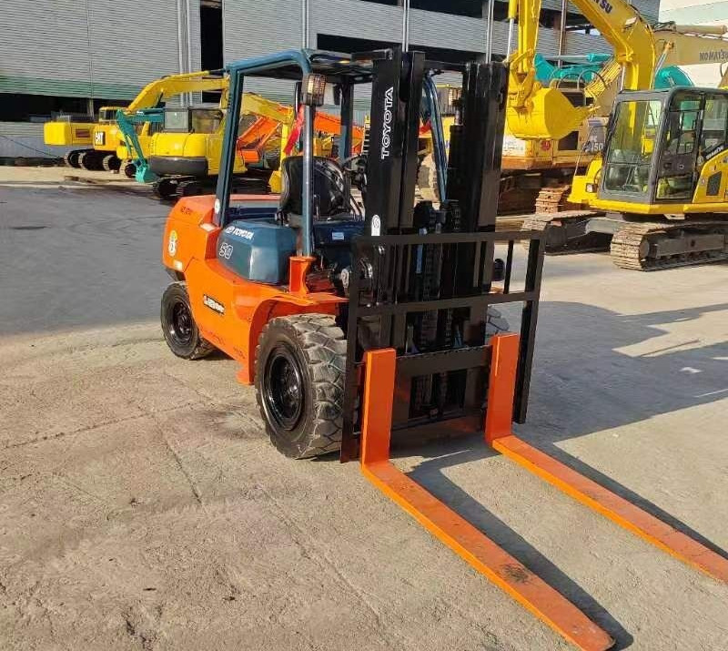 Toyota FD50 - رافعة شوكية ديزل: صورة 2 Toyota FD50 - رافعة شوكية ديزل: صورة 2