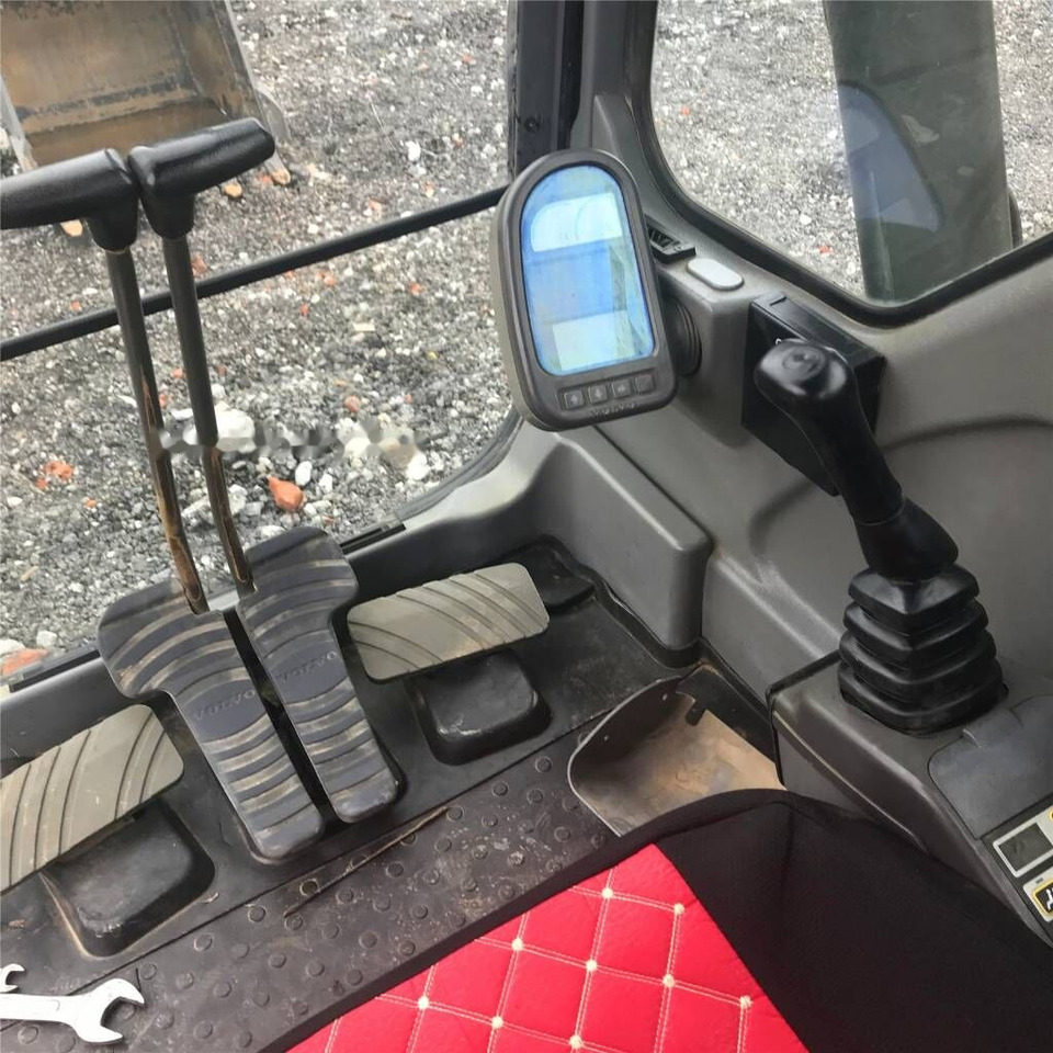 Volvo EC140B LC - حفار زحاف: صورة 4 Volvo EC140B LC - حفار زحاف: صورة 4