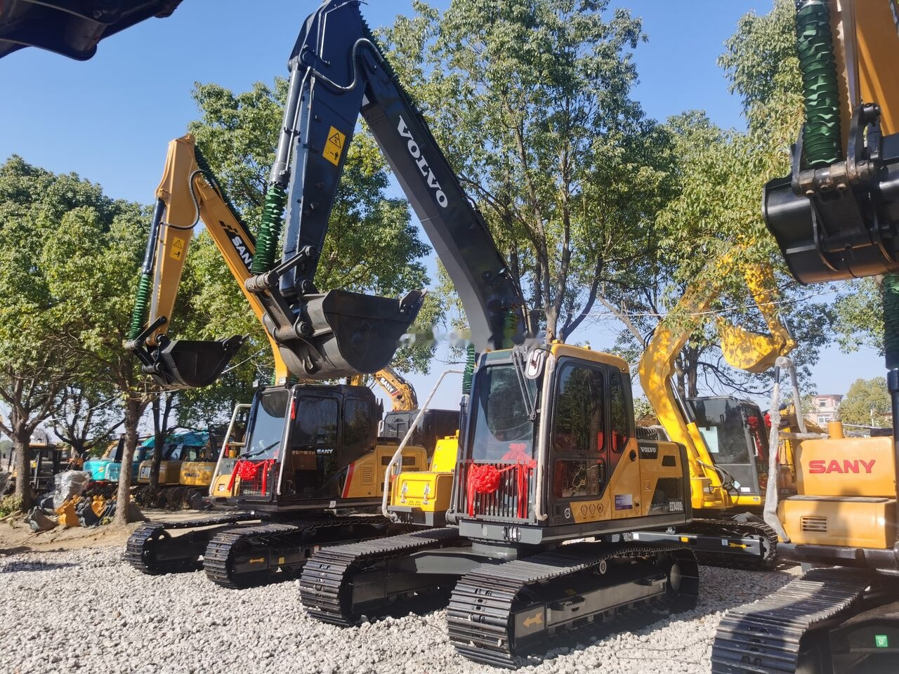 Volvo EC140DL - حفار زحاف: صورة 2 Volvo EC140DL - حفار زحاف: صورة 2