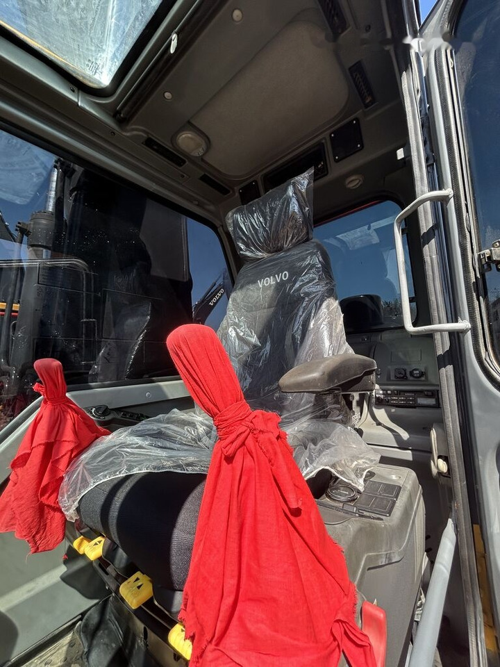 Volvo EC240 - حفار زحاف: صورة 4 Volvo EC240 - حفار زحاف: صورة 4