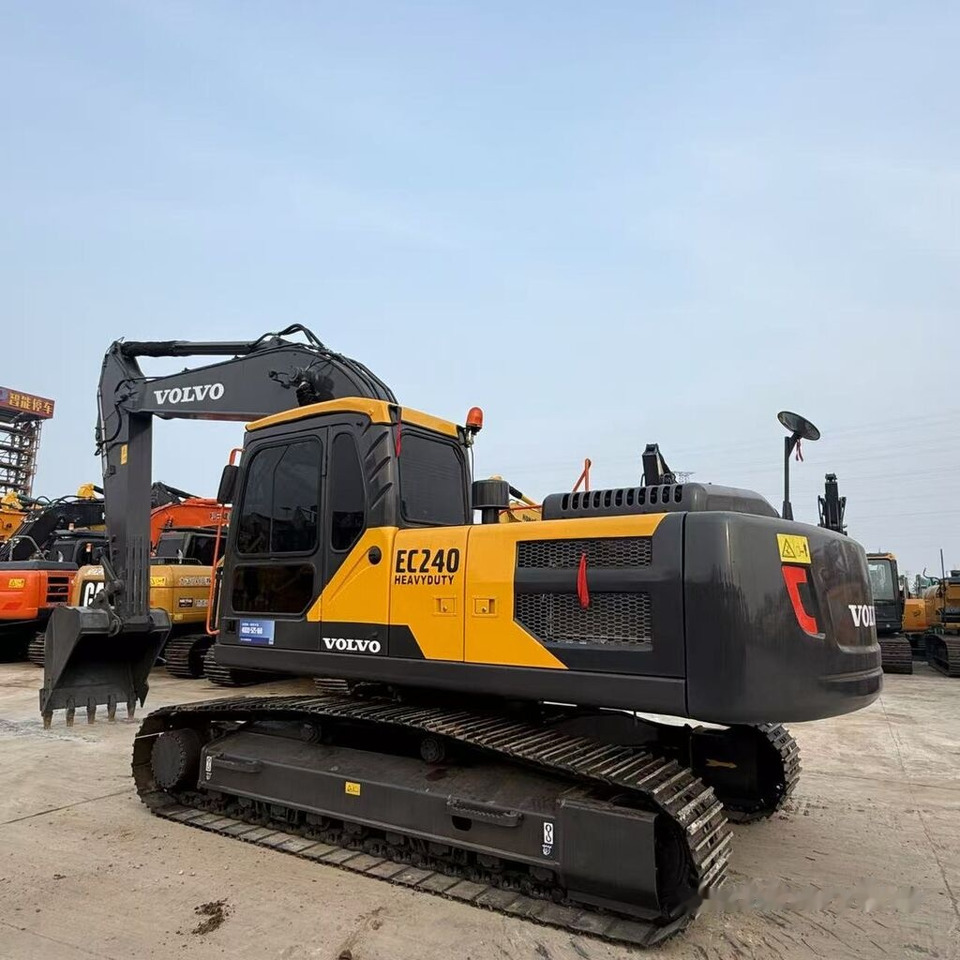 Volvo EC240 - حفار زحاف: صورة 1 Volvo EC240 - حفار زحاف: صورة 1