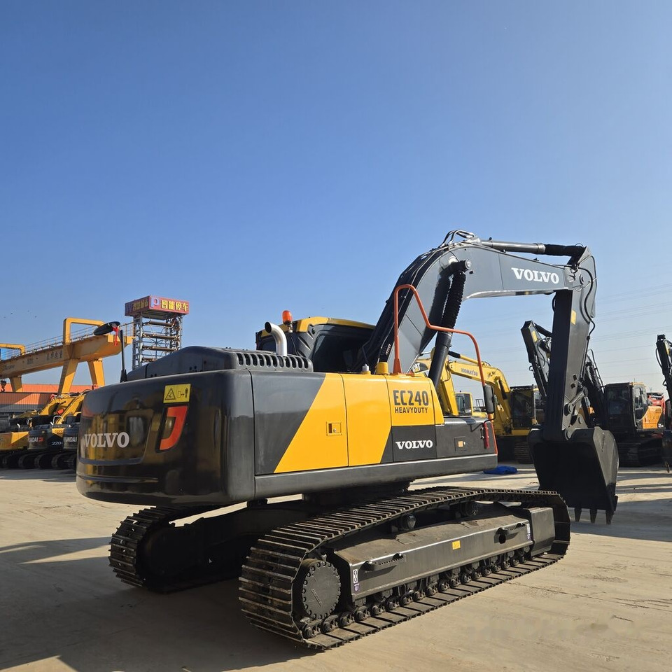 Volvo EC240 - حفار زحاف: صورة 1 Volvo EC240 - حفار زحاف: صورة 1