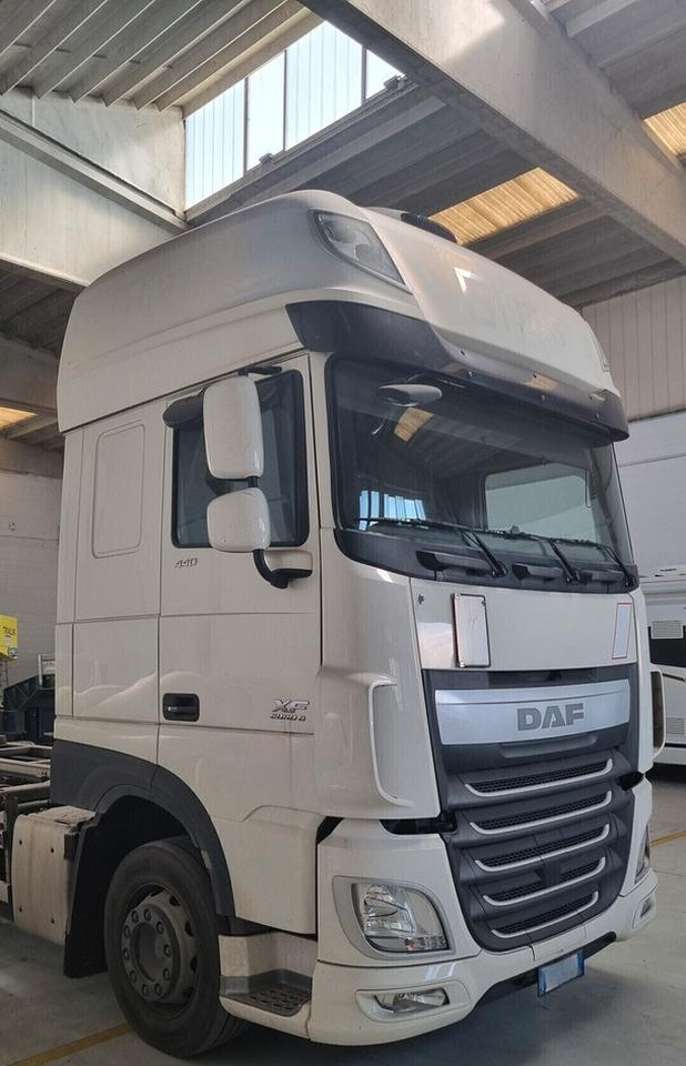 DAF XF 440 Euro 6 - Full Pneumatico - 2015 - شاحنات الحاويات / جسم علوي قابل للتغيير شاحنة: صورة 2 DAF XF 440 Euro 6 - Full Pneumatico - 2015 - شاحنات الحاويات / جسم علوي قابل للتغيير شاحنة: صورة 2