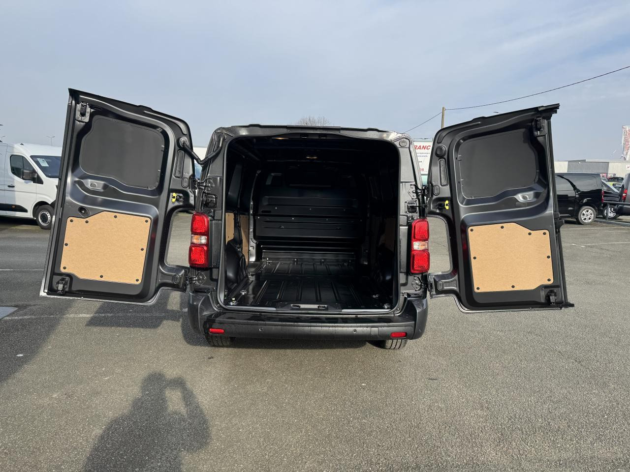 CITROEN jumpy 2 PLACES XL 2.0 BLUEHDI 180CH S&S PACK PREMIUM CONNECT EAT8 - فان: صورة 2 CITROEN jumpy 2 PLACES XL 2.0 BLUEHDI 180CH S&S PACK PREMIUM CONNECT EAT8 - فان: صورة 2