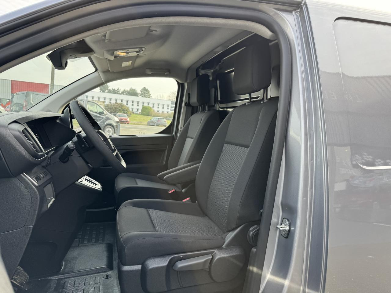 CITROEN jumpy 2 PLACES XL 2.0 BLUEHDI 180CH S&S PACK PREMIUM CONNECT EAT8 - فان: صورة 4 CITROEN jumpy 2 PLACES XL 2.0 BLUEHDI 180CH S&S PACK PREMIUM CONNECT EAT8 - فان: صورة 4