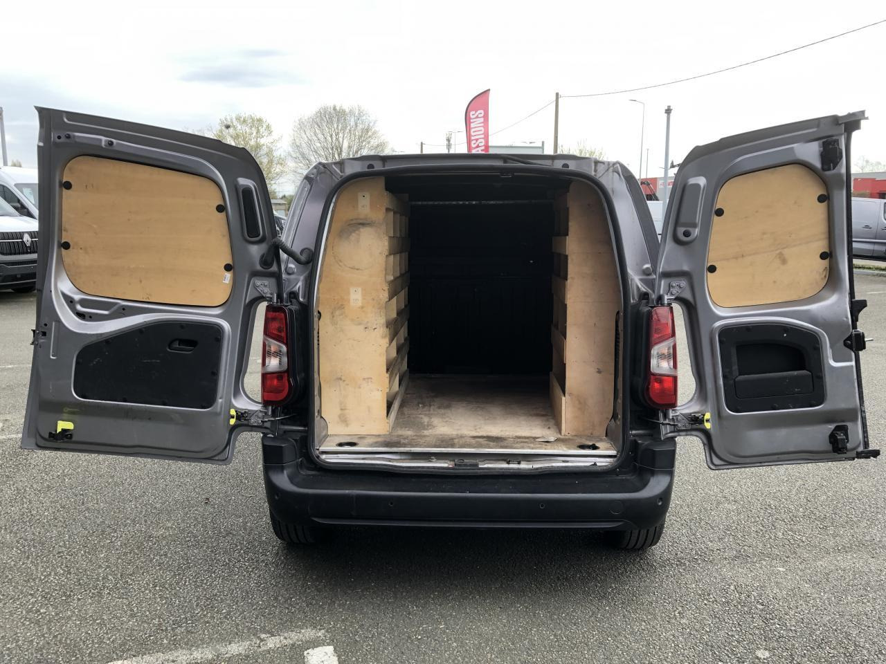 Citroen Berlingo M 1000KG BLUEHDI 130 S&S CLUB EAT8 - فان المدمجة: صورة 3 Citroen Berlingo M 1000KG BLUEHDI 130 S&S CLUB EAT8 - فان المدمجة: صورة 3